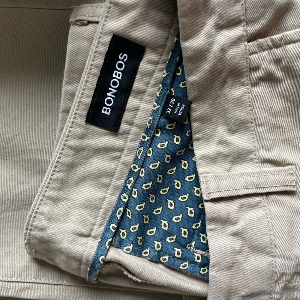 Bonobos Tan Chinos with Vibrant Interior Detail